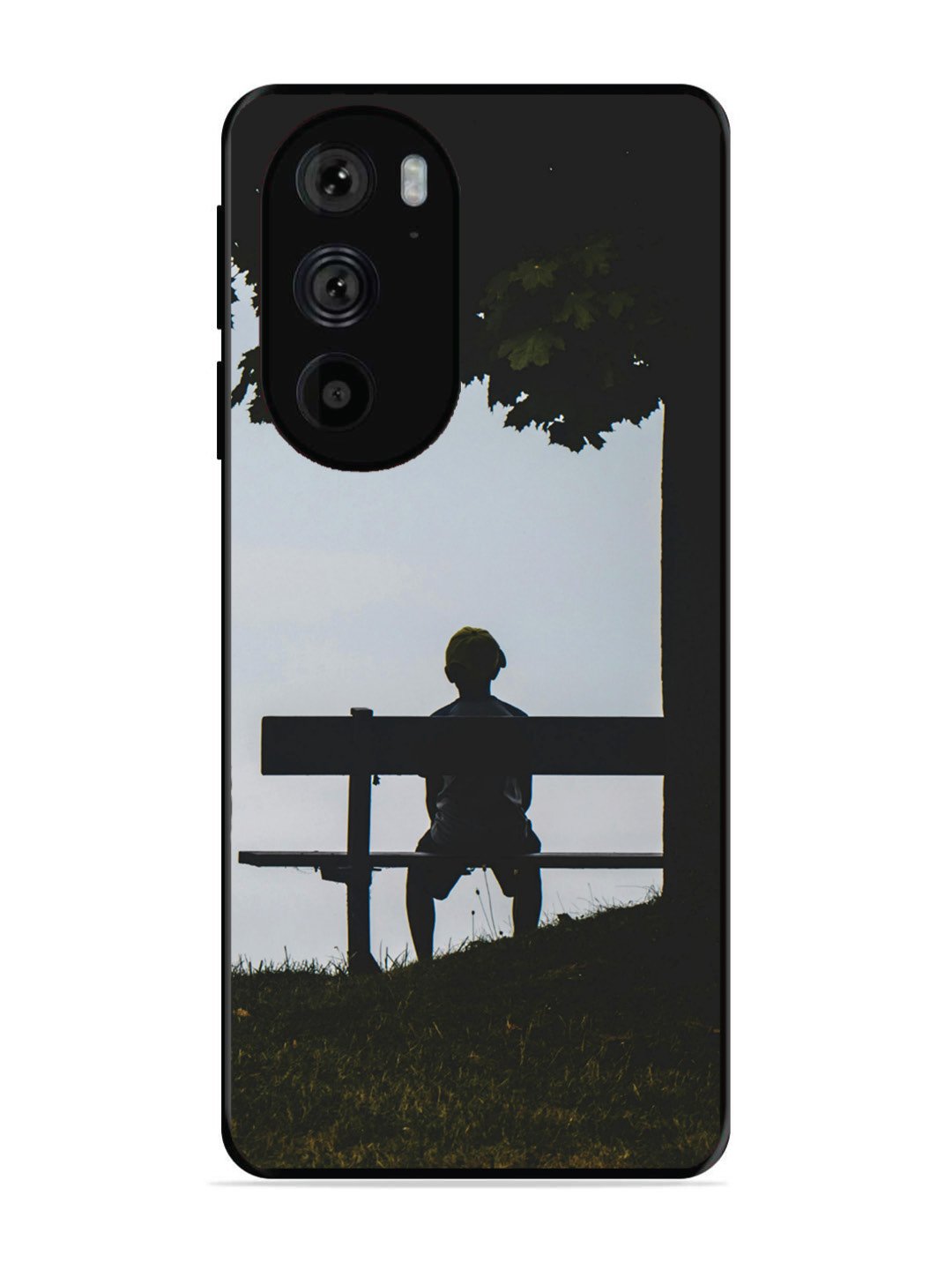 Motorola Moto Edge 30 Pro Alone under the Baniyan Tree