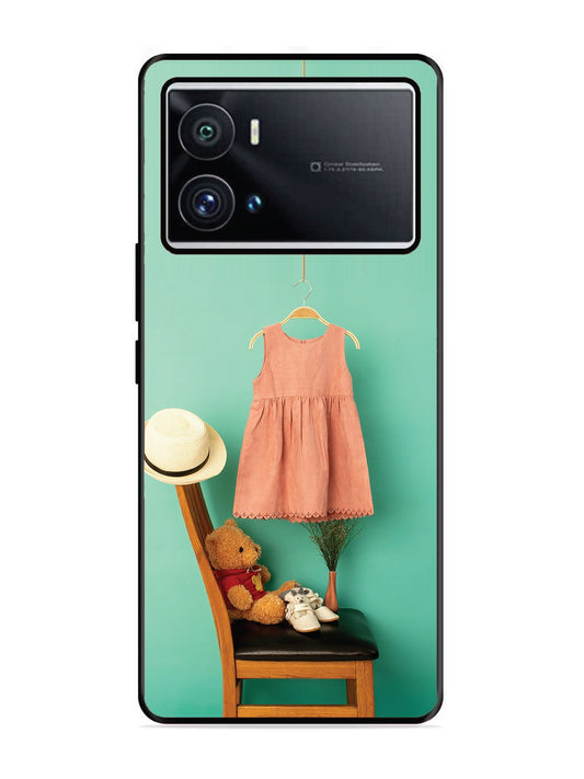 Iqoo 9 Pro Trendy dress for girl near toy bear