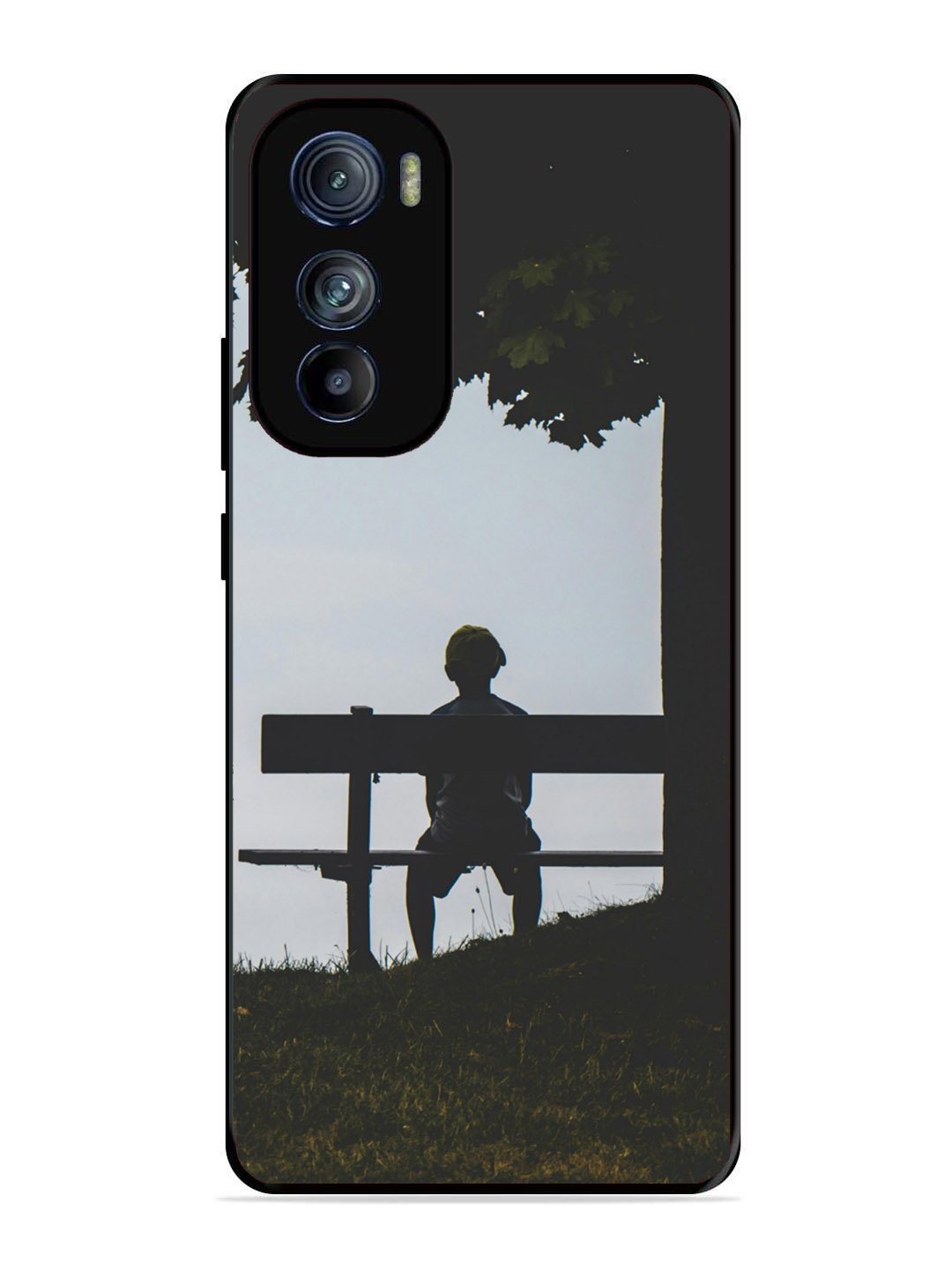 Motorola Moto Edge 30 Alone under the Baniyan Tree