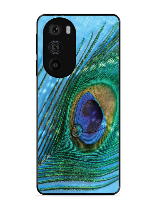 Motorola Moto Edge 30 Pro A drop on Peacock Feather