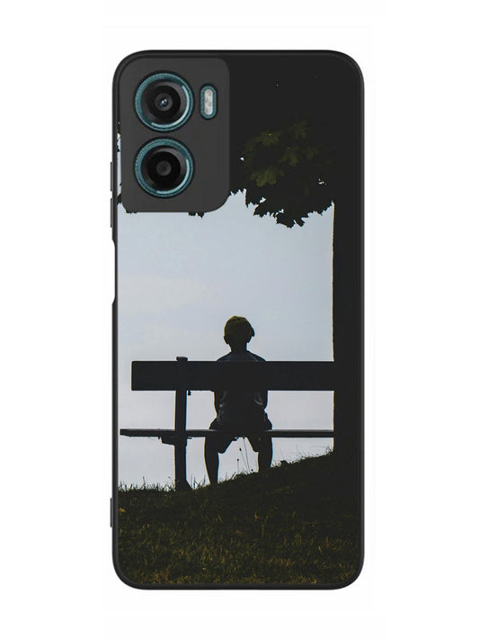 Motorola Moto G05 Alone under the Baniyan Tree